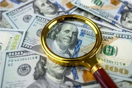 قیمت دلار در بازار آزاد رسماً صعودی شد (۵ مهر)