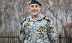 امیر سیاری: نیروی دریایی، چکاد اقتدار دفاعی وعمق راهبردی ایران است