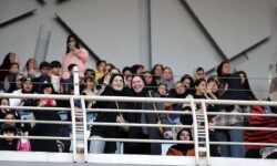 حضور زنان در ورزشگاه مشهد برای اولین بار در تاریخ+ تصویر