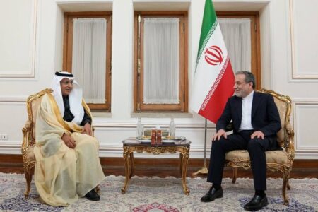 دیدار  معاون وزیر خارجه عربستان با عراقچی