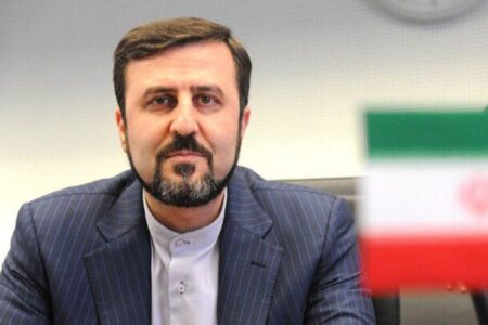 غریب‌آبادی: عدم صدور ویزا برای اعضای فدراسیون فوتبال غیر قانونی است