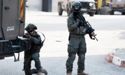 فرمانده صهیونیست بعد از هدف قرار دادن ۲ جوان فلسطینی ترفیع گرفت!