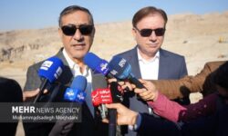 معاون رئیس‌جمهور: با وجود همه فشارها ایران را می‌سازیم