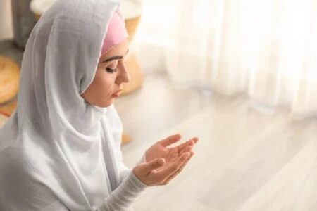گریزها و گرایشها به دین به خانواده برمی‌گردد؛راه تربیت نوجوان نمازخوان