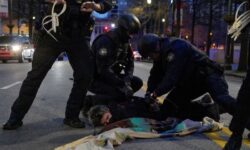 آمار وحشتناک حقوق بشر آمریکایی فقط در یکسال؛ پلیس فقط 2روز آدم نکشت!