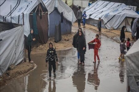 بارش باران و بمب در غزه و تداوم سرکوب‌گری صهیونیست‌ها در کرانه باختری