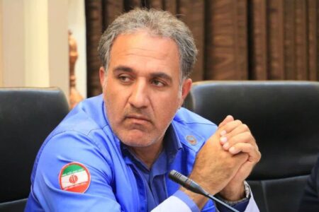 بارش یک متری برف در سر بیژن جیرفت، برق شهر راین قطع شد