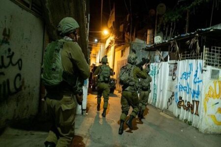 بازداشت ده‌ها فلسطینی در حملات صهیونیست‌ها به کرانه باختری