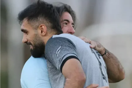 بمب خبری استقلال منفجر شد / بازیکن جنجالی دوباره به تیم برگشت