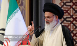 حسینی بوشهری: پایبندی آیت‌الله یزدی به اصول و تکلیف بی‌نظیر بود