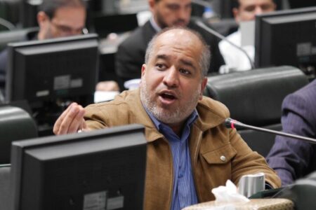 خضریان: مدنی‌زاده از عاقبت همتی درس بگیرید!