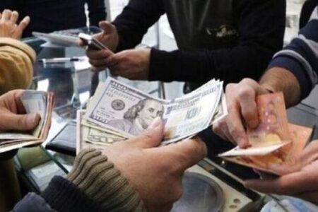 دلار بی رقیب می تازد | تقاضاهای کاذب برای خرید ارز در اوج