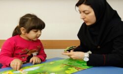 روزمرگی‌های دو مادر؛ وقتی شیوه‌های نوین آموزشی جای مادر را نمی‌گیرد