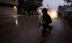 زمستان سخت غزه؛ چادرها در سیلاب فرو می‌روند