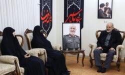 سردار وحیدی با خانواده شهید سلامی دیدار کرد