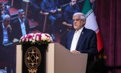 عارف: تورم تصمیم‌گیری‌ها زمینه را برای فساد فراهم می‌کند