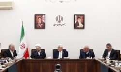 عارف: دولت با همکاری سایر قوا به دنبال پیروزی در جنگ اقتصادی است