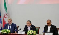 عراقچی: آمریکا جهان را به سمت بی قانونی و قانون جنگل پیش می‌برد