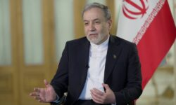 عراقچی: به دیکته آمریکا گوش نمی‌کنیم؛ مذاکره فقط بر اساس حقوق هسته‌ای