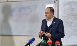 قزلجه: سود چند واردکننده کالای اساسی معادل ثروت چند ترامپ است