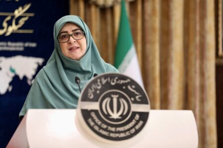 مهاجرانی: همه تلاش خود را برای بهبود وضع معیشت مرم به کار می‌گیریم