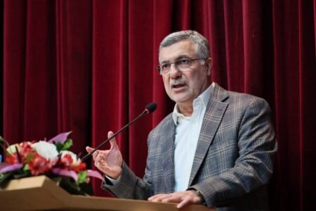 وزیر بهداشت: کاهش کلاسهای زائد در دانشگاهها و مراکز تحقیقاتی ضروری است