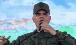 وزیر دفاع ونزوئلا: در حال جنگ با دروغ،افترا و تهدید نظامی آمریکا هستیم