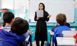وقتی فیش حقوقی یک معلم خبرساز می‌شود+ عکس