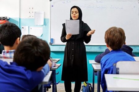 وقتی فیش حقوقی یک معلم خبرساز می‌شود+ عکس