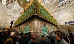 پخت کیک ۲۰۰ متری و گل آرایی حرم کاظمین به مناسبت ولادت امام جواد(ع)