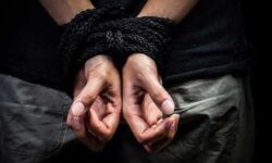 گروگان بشاگردی با پیگیری دادگستری جاسک آزاد شد