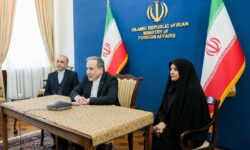 گفتگوی تلفنی وزیر امور خارجه با کارکنان سفارت ایران در ونزوئلا