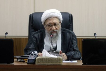 آملی لاریجانی: دولت افکار عمومی را برای جراحی بزرگ اقتصادی اقناع کند