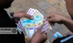اختلاف ۶۰۰۰ تومانی نرخ دلار از تابلو صرافی‌ تا قیمت معامله!