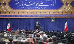 بازاری‌ها وفادارترین قشر به نظام هستند/ در مقابل دشمن کوتاه نمی‌آییم