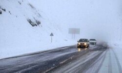 راه ۶۵ روستای مازندران مسدود است| فعالیت ۶۶۰ گروه امدادی در جاده‌های شمال