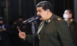 مادورو در دادگاه: من رئیس جمهور ونزوئلا هستم؛ خود را اسیر جنگی می‌دانم
