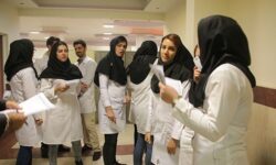 مجازی شدن امتحانات علوم‌پزشکی آزاد نیازمند بخشنامه وزارت بهداشت است
