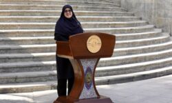 مهاجرانی: پزشکیان به دستگاه‌ها دستور داده مطالبات مردم را پیگیری کنند