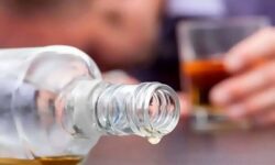 نوشیدن الکل خطر ابتلا به سرطان را افزایش می‌دهد