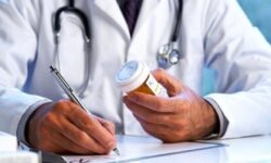 ویزیت پزشک عمومی در ۱۴۰۵ یک میلیون تومان است