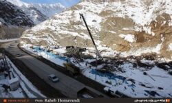 چالوس و آزادراه تهران ــ شمال همچنان مسدود| خطر ریزش بهمن و سنگ در گردنه‌های برفگیر