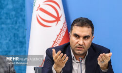 آزادسازی نرخ ارز سم مهلک است؛ دولت تدبیر کند