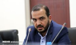افزایش پلکانی حقوق در سال آینده منتفی نشده است