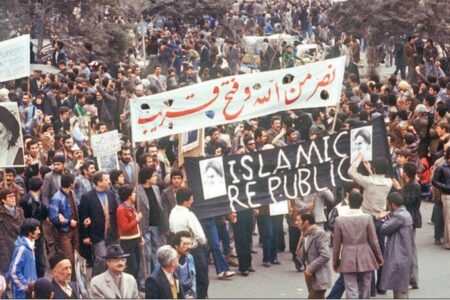 انقلاب،واکنشی سنتی به نوسازی نبود/احیای تمدن، کپی‌برداری از گذشته نیست
