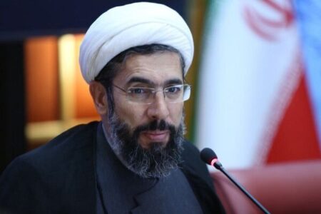 باز کردن فضای گفتگو می‌تواند به حاکم شدن آرامش در دانشگاه‌ها کمک کند