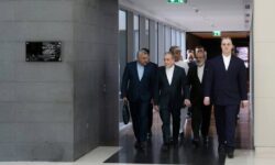 بازی روانی-نظامی آمریکا همزمان با آغاز مذاکرات دیپلماتیک