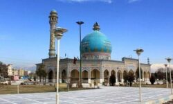 بقاع متبرکه باید در خدمت رسانی اجتماعی حضور موثر داشته باشند