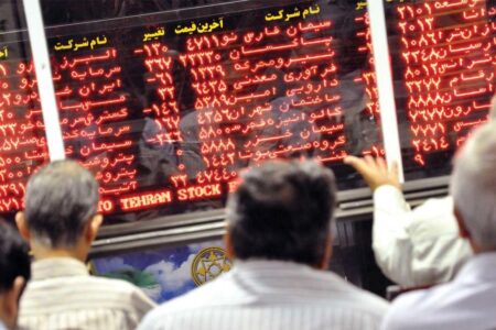 بورس در حوالی ۴ میلیون واحد / شاخص کل بورس به کف روانی رسید