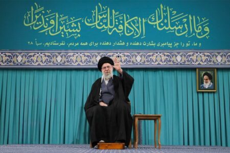 در راه دفاع از ولایت نه می‌ترسیم و نه تردید می‌کنیم
